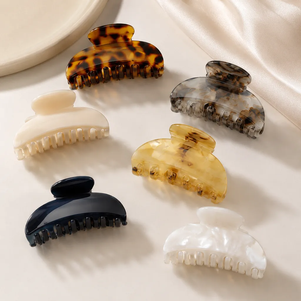 Flexible Claw Clips vs Rigid Clips: A Material & OEM Specification Guide