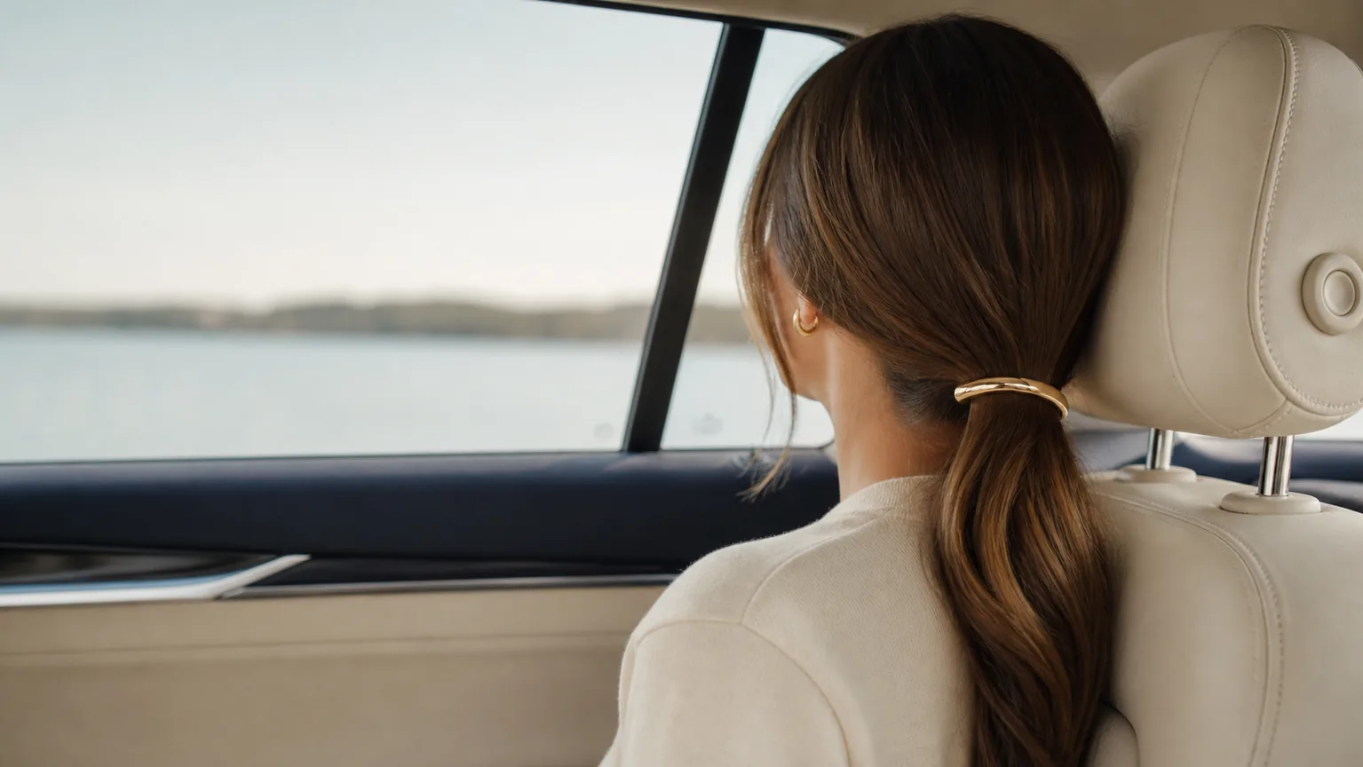 Flat Claw Clips for Driving? Headrest Comfort, Fit and Safer Hair-Up Options